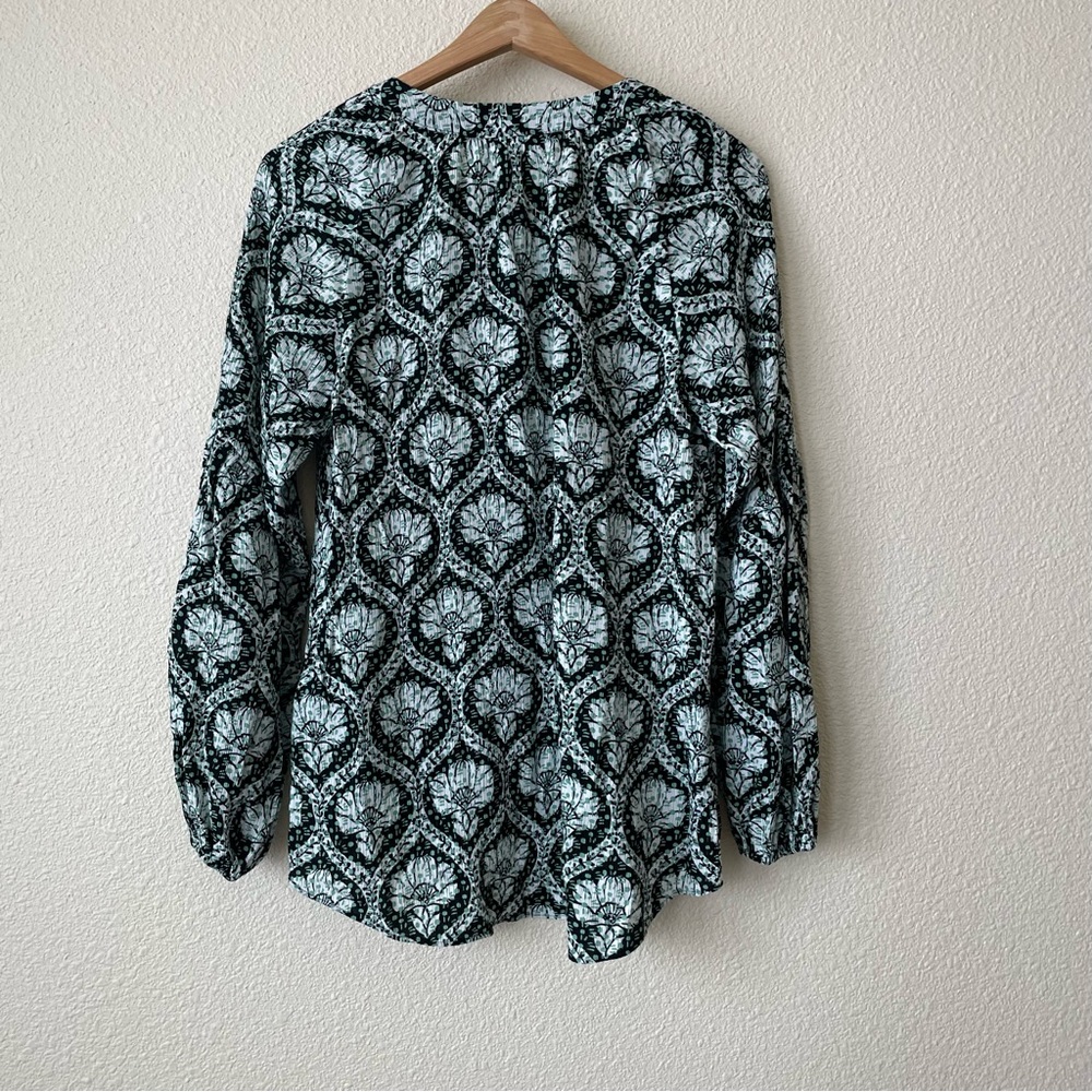 Elegant Black and White Patterned Women's Top - Picture 7 of 10